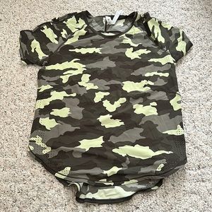 EUC Lululemon Army Green Workout Tee